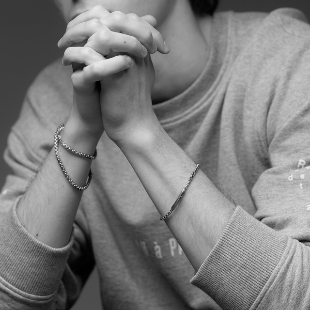 Pulseiras masculinas.