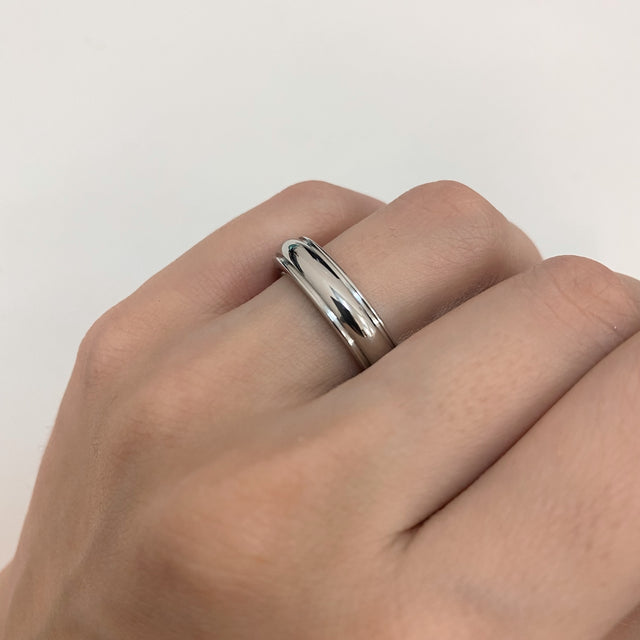 Shell Titanium Dating Ring