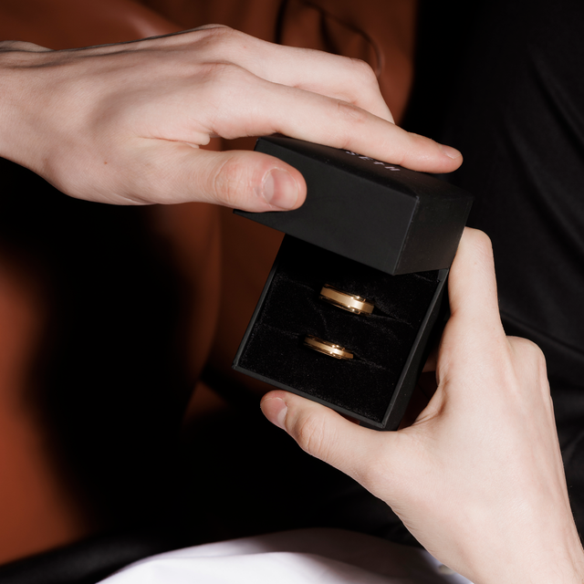 Aliança de Tungstênio Bordeaux Dourada Fosca 5mm